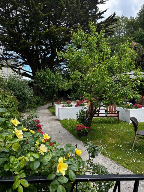 A garden at Hadleigh Court